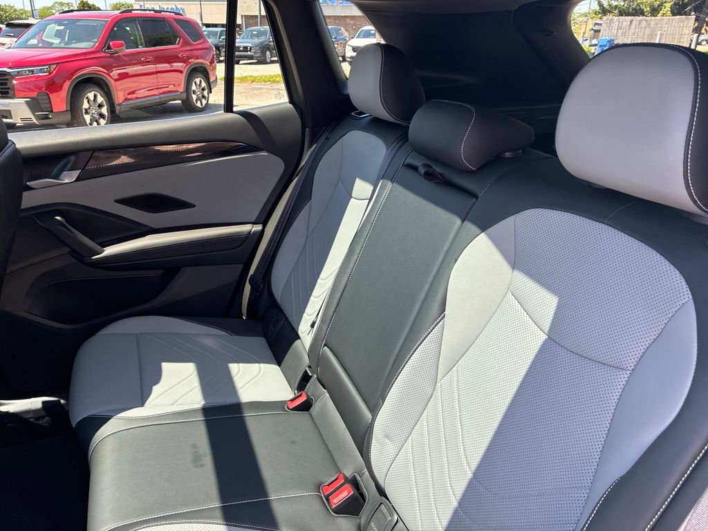 Used 2025 Volkswagen Tiguan SE R-Line AWD/4WD image 19