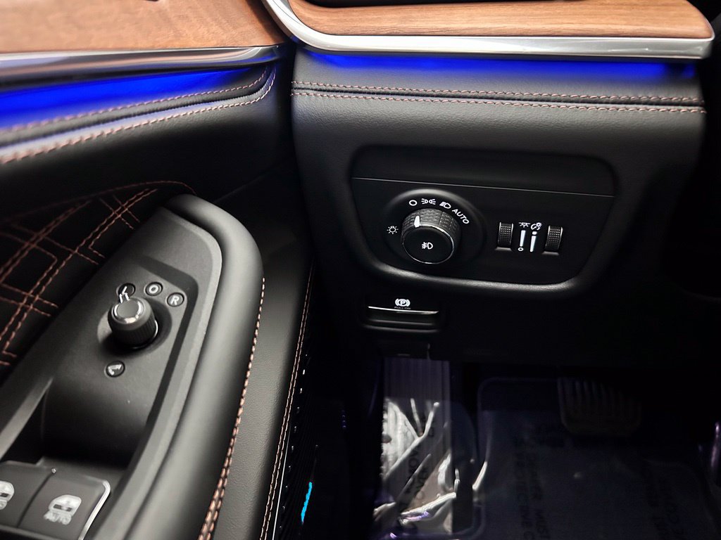 New 2027 Jeep Grand Cherokee Summit AWD/4WD image 21