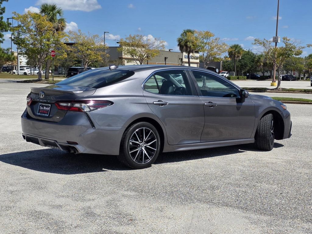 Used 2021 Toyota Camry SE image 5