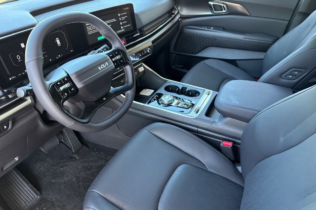 New 2027 Kia Carnival SX FWD image 11