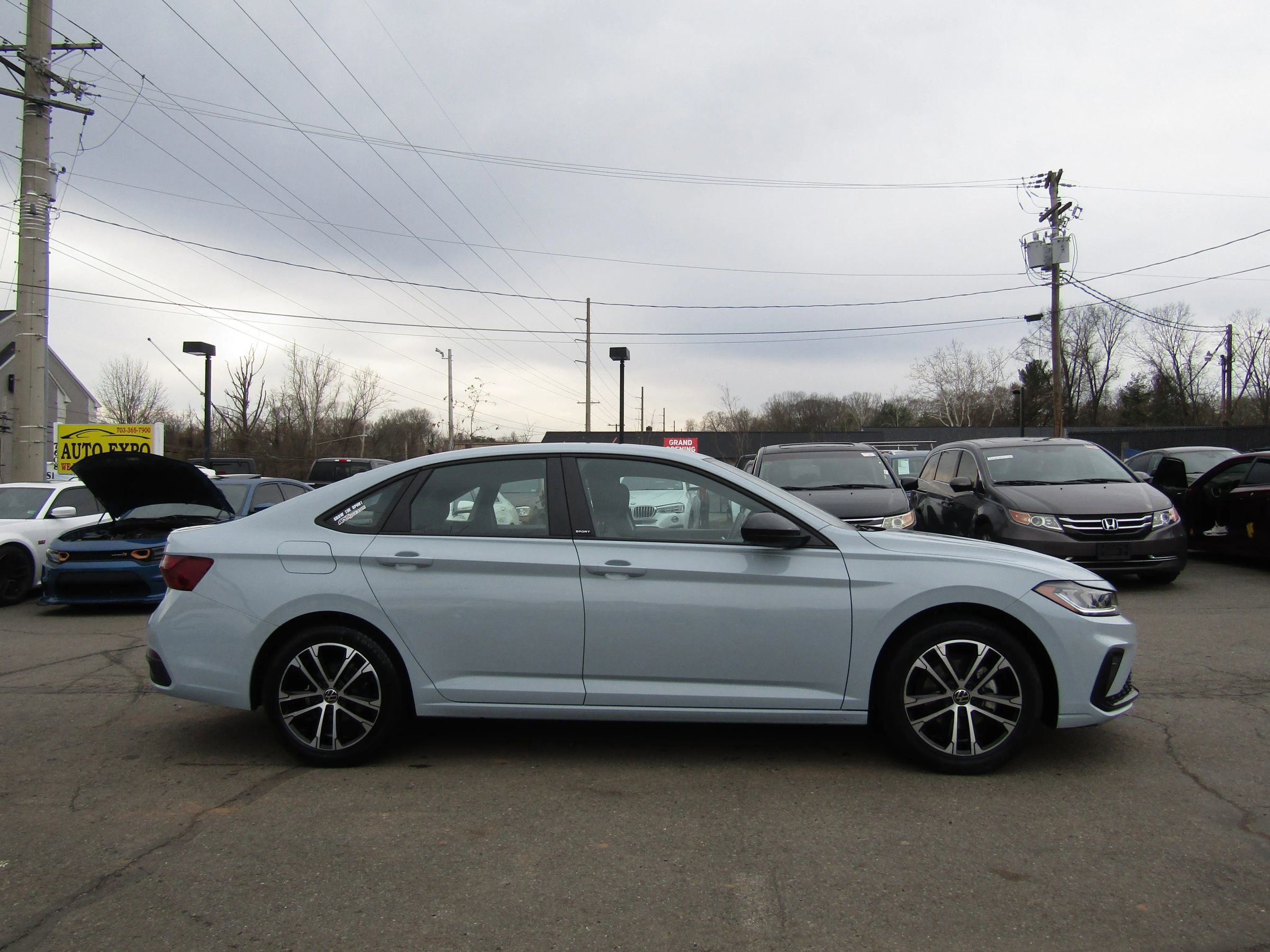 Used 2025 Volkswagen Jetta Sport image 8