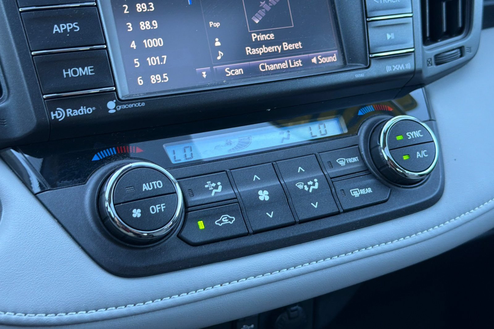 Used 2018 Toyota RAV4 XLE FWD image 19
