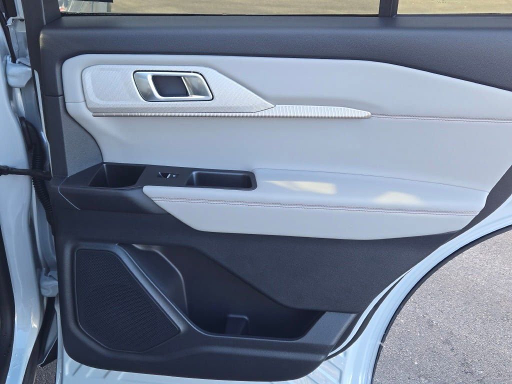 New 2026 Ford Explorer Active w/ Active Comfort Package image 6