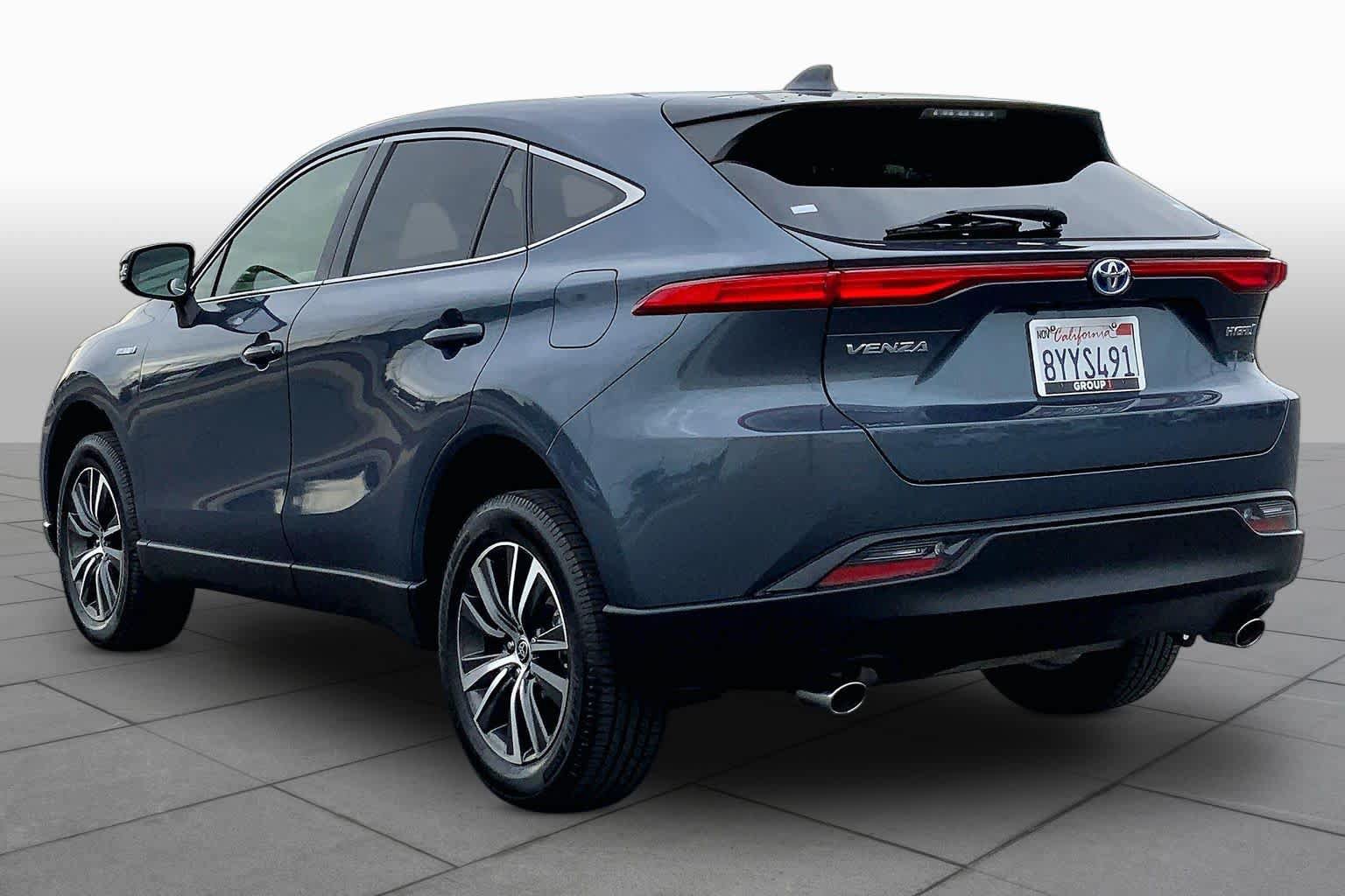 Used 2021 Toyota Venza LE AWD/4WD image 11