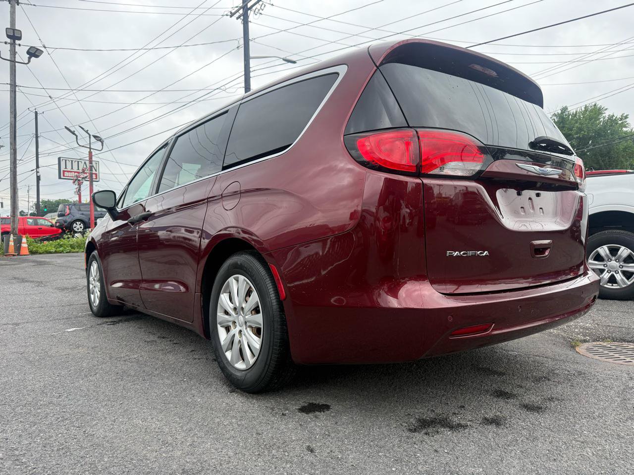 Used 2018 Chrysler Pacifica L FWD image 3