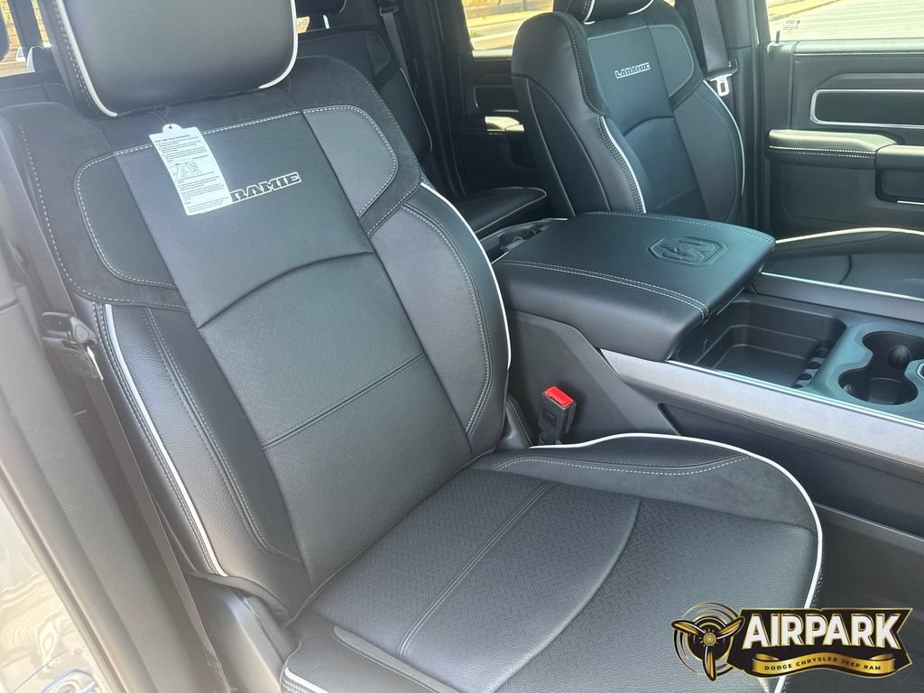 New 2026 RAM 2500 Laramie AWD/4WD image 13