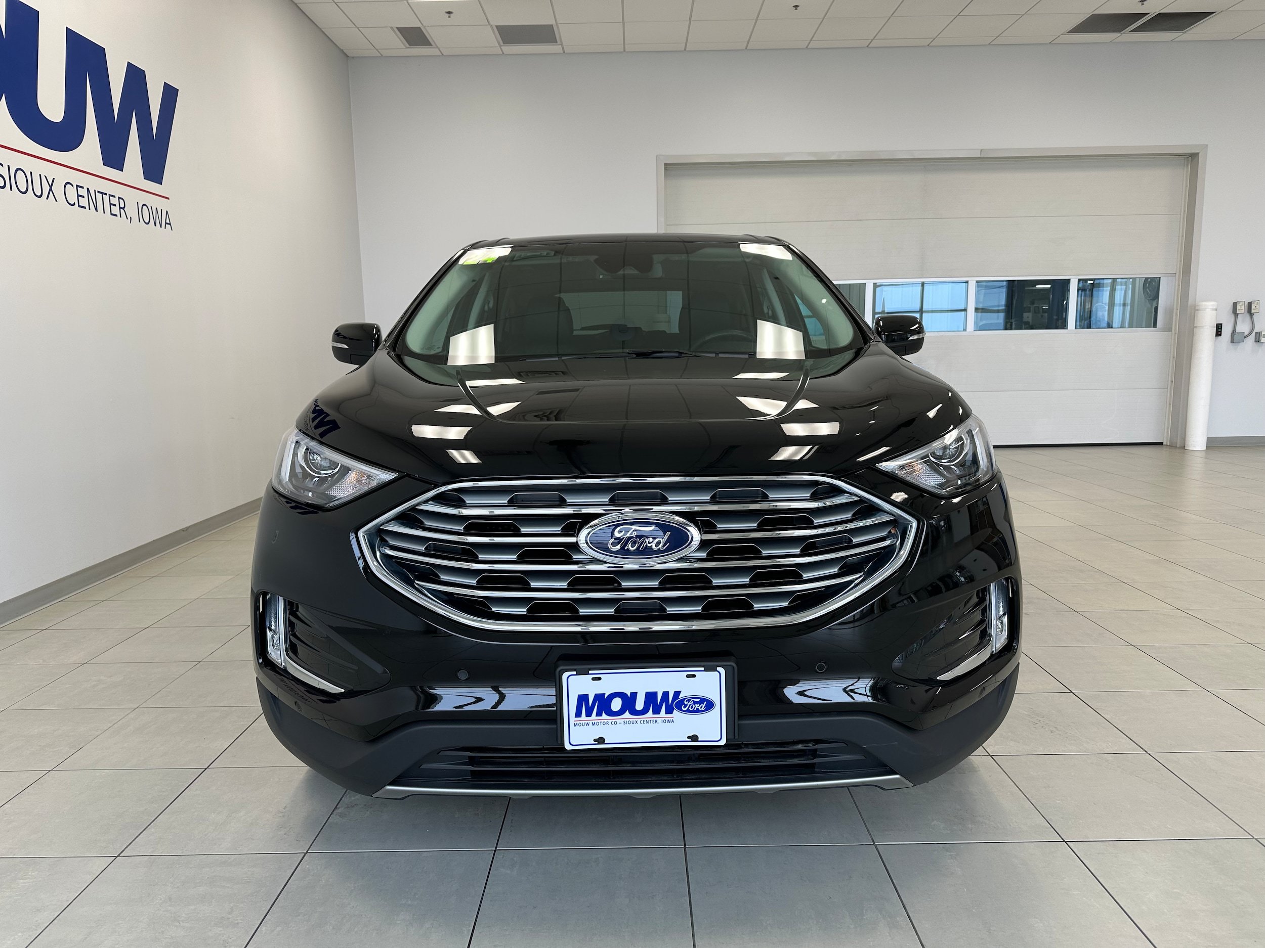 Used 2024 Ford Edge Titanium AWD/4WD image 3