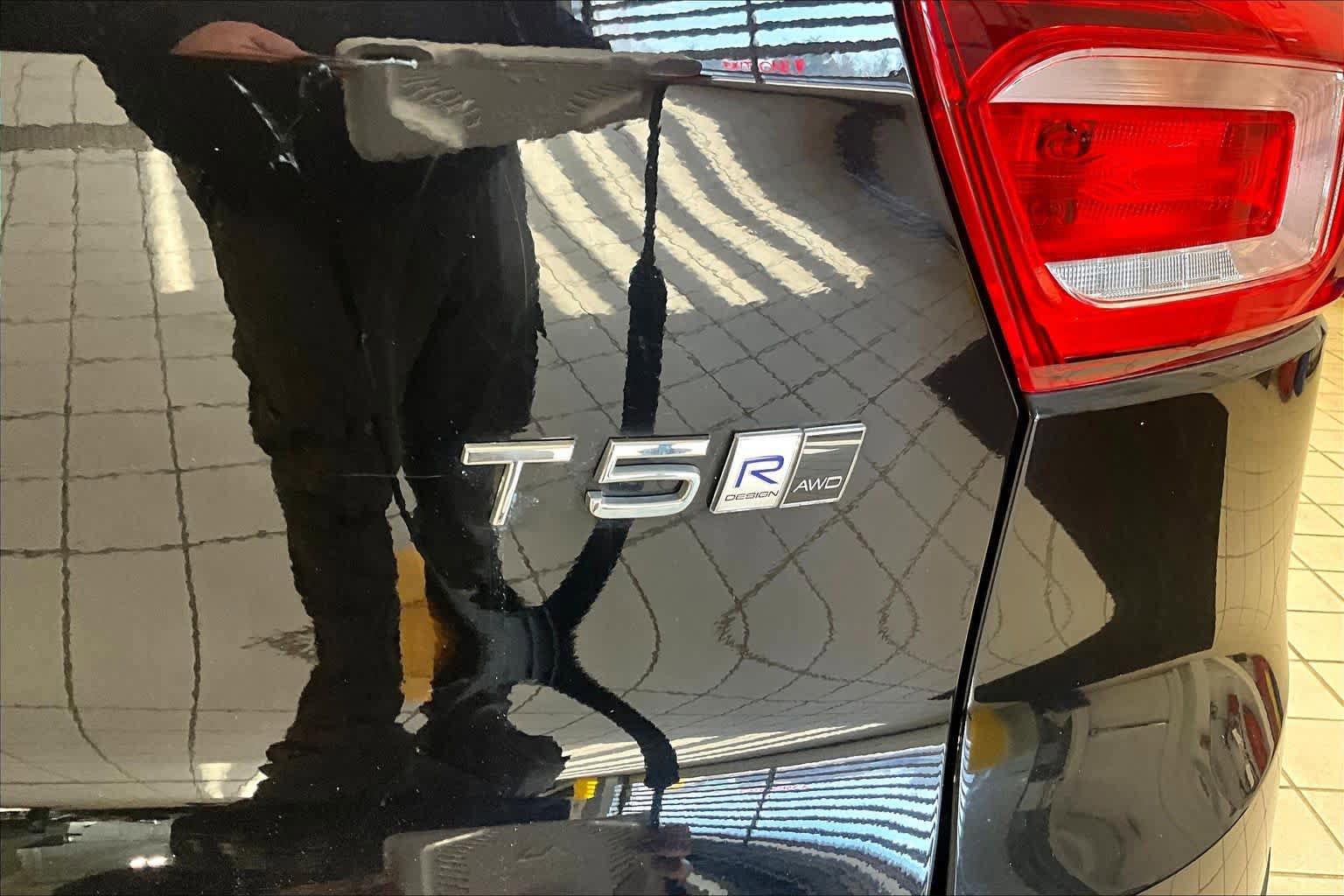 Used 2020 Volvo XC40 T5 R-Design w/ Protection Package AWD/4WD image 10
