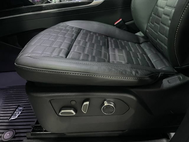 Used 2026 Cadillac Escalade V w/ LPO, ONYX Package AWD/4WD image 32