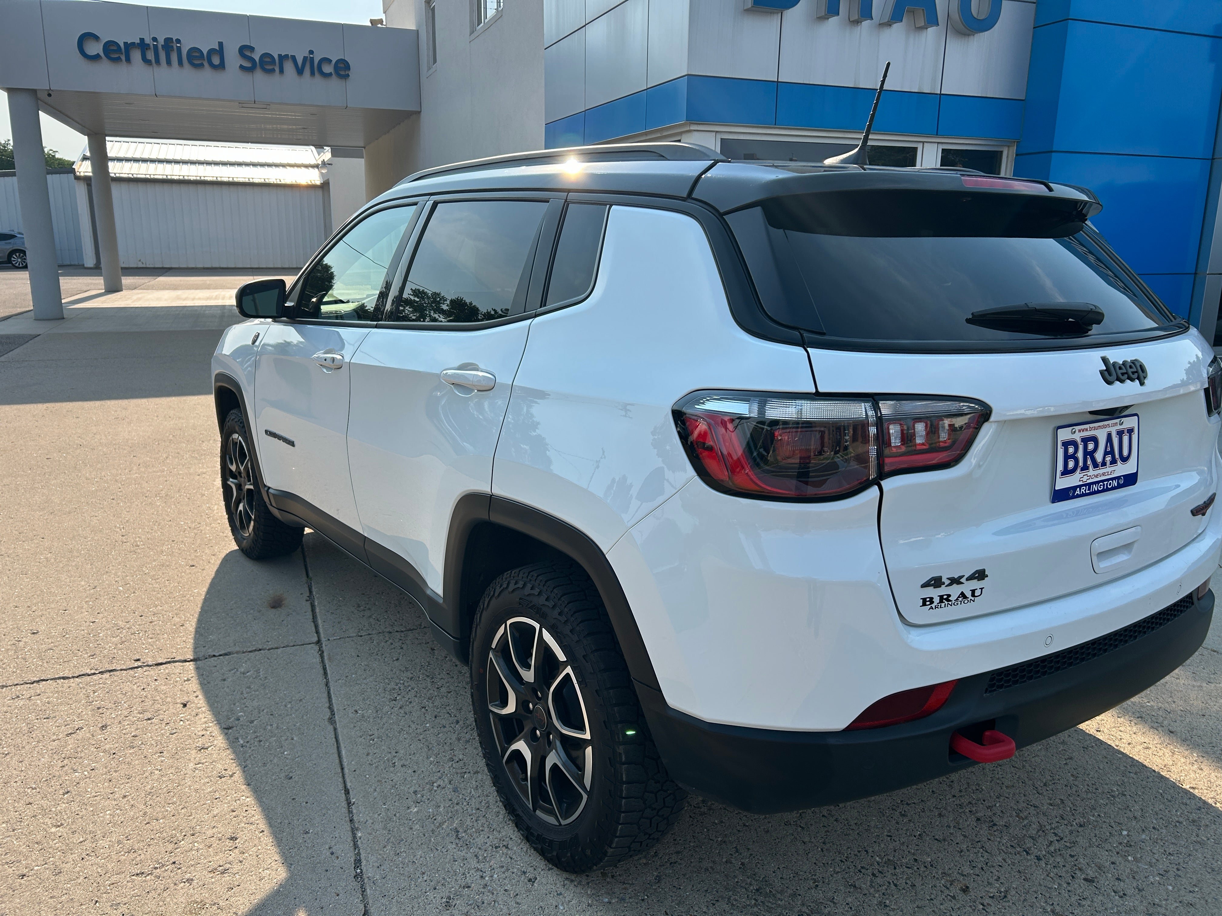 Used 2025 Jeep Compass Trailhawk AWD/4WD image 8