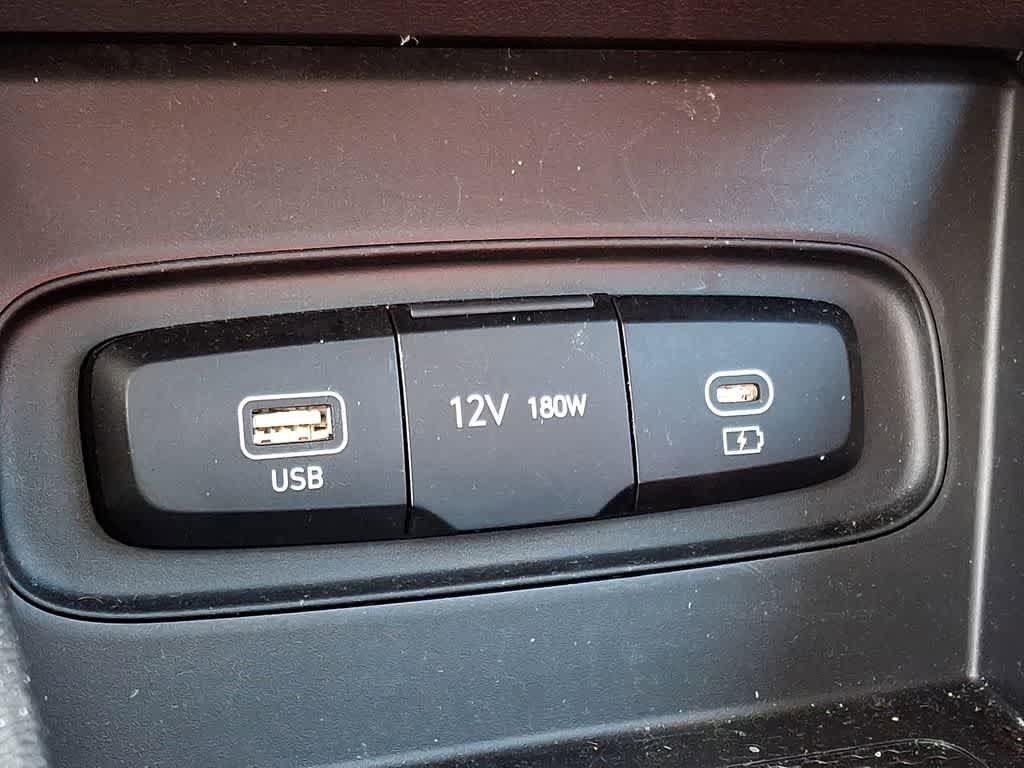 Certified 2025 Hyundai Venue SEL FWD image 24