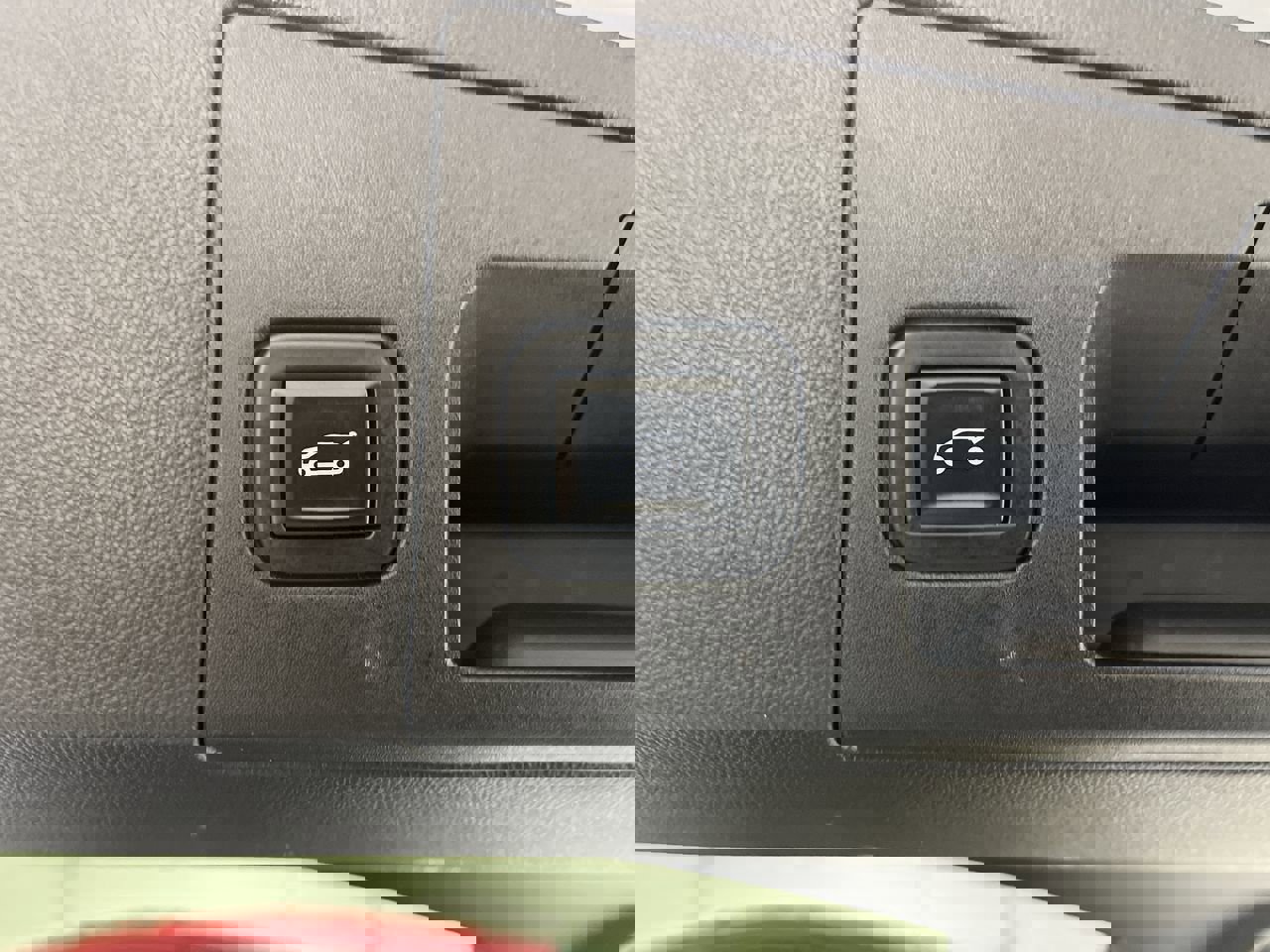 Used 2017 Cadillac XT5 Luxury w/ Driver Awareness Package image 33