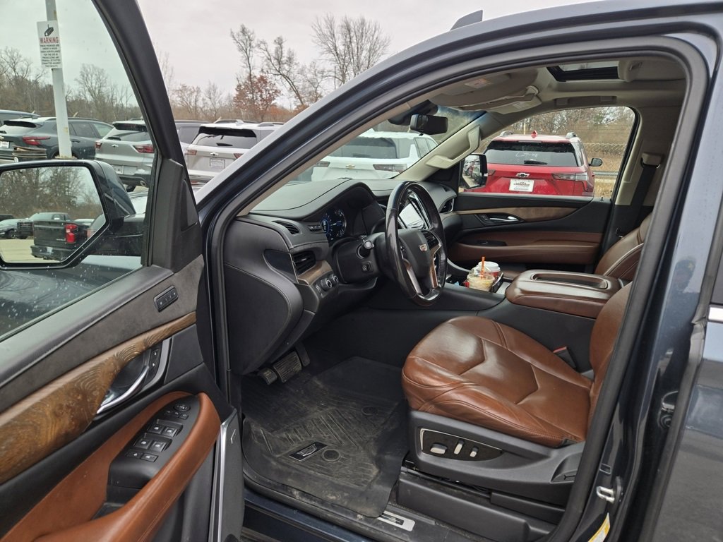 Used 2020 Cadillac Escalade Luxury image 17