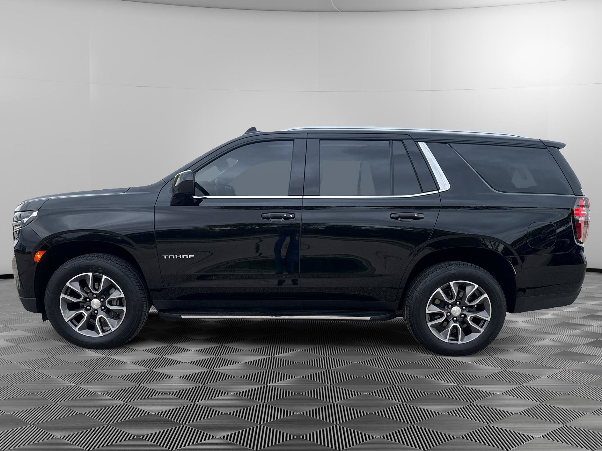 Used 2021 Chevrolet Tahoe LT AWD/4WD image 2