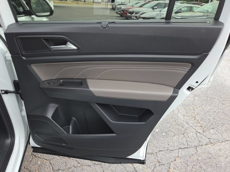 Used 2023 Volkswagen Atlas SE AWD/4WD image 16