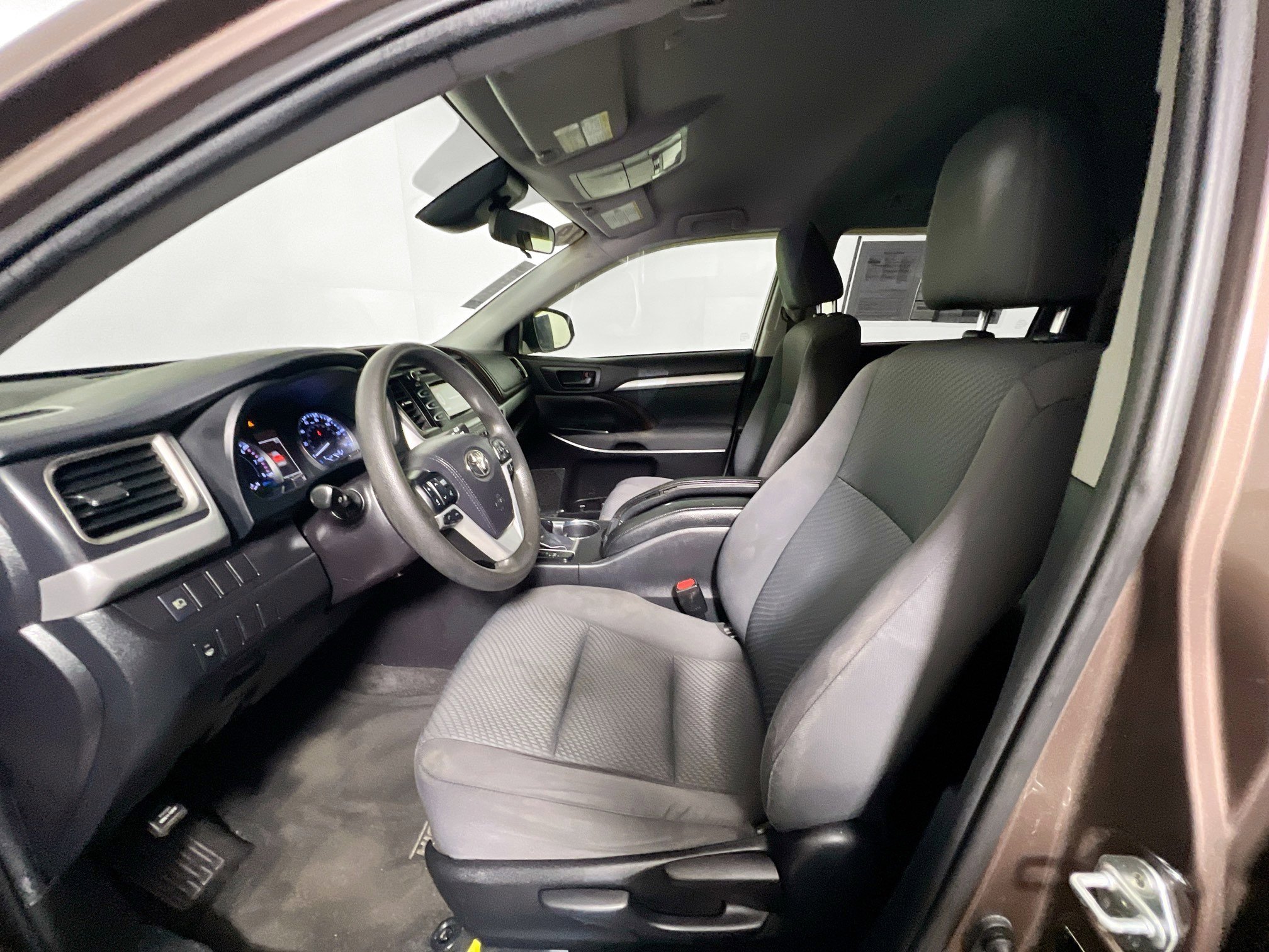 Used 2019 Toyota Highlander LE image 14