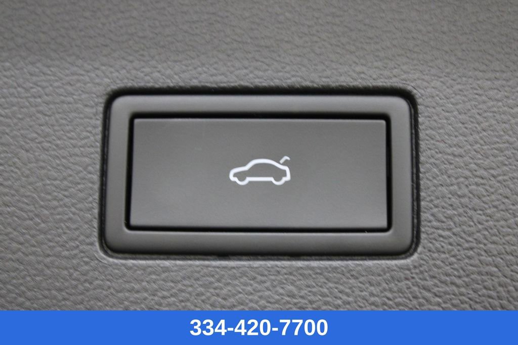 Certified 2025 Volkswagen Atlas SE image 29