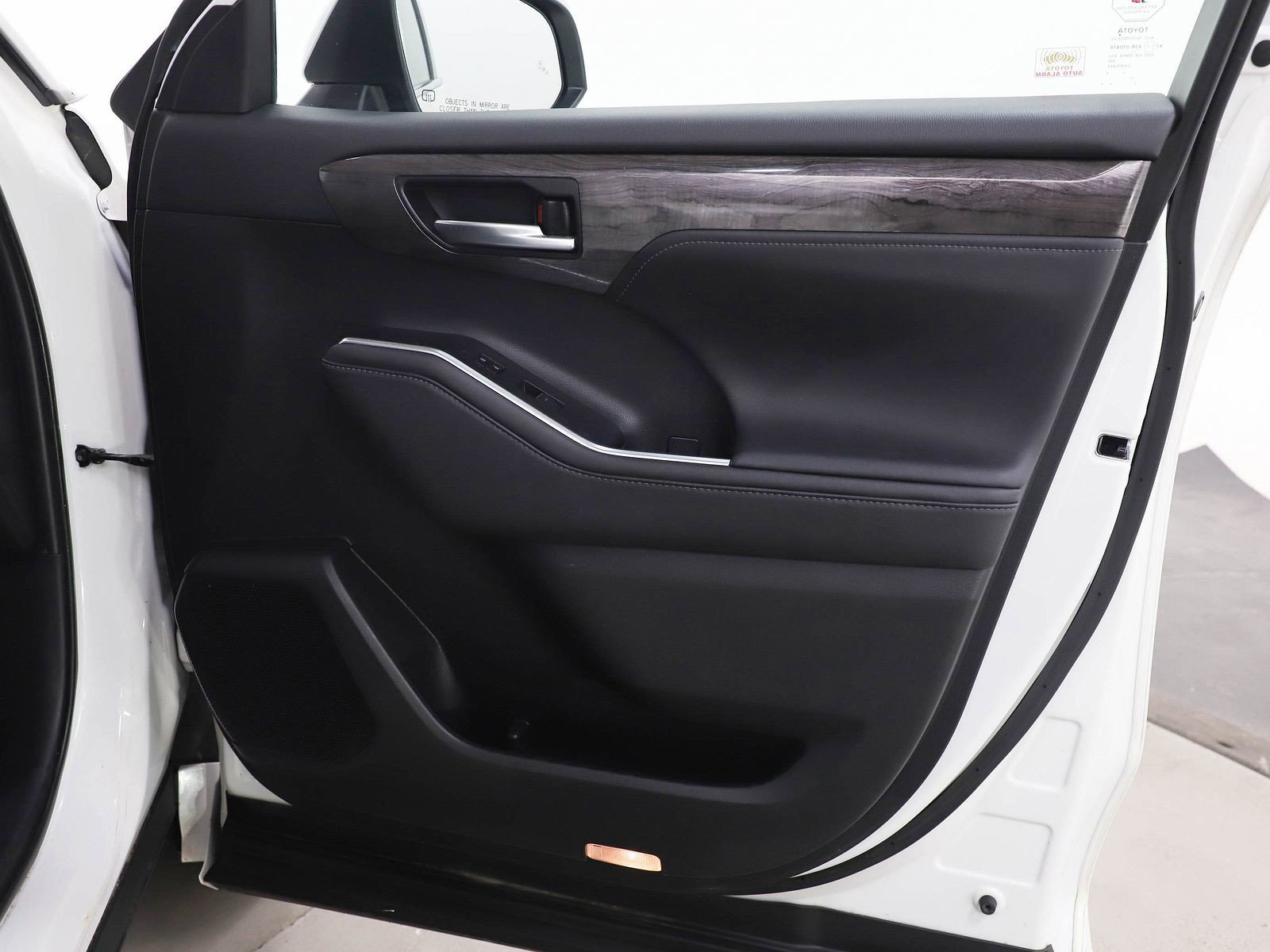 Used 2020 Toyota Highlander Platinum image 9