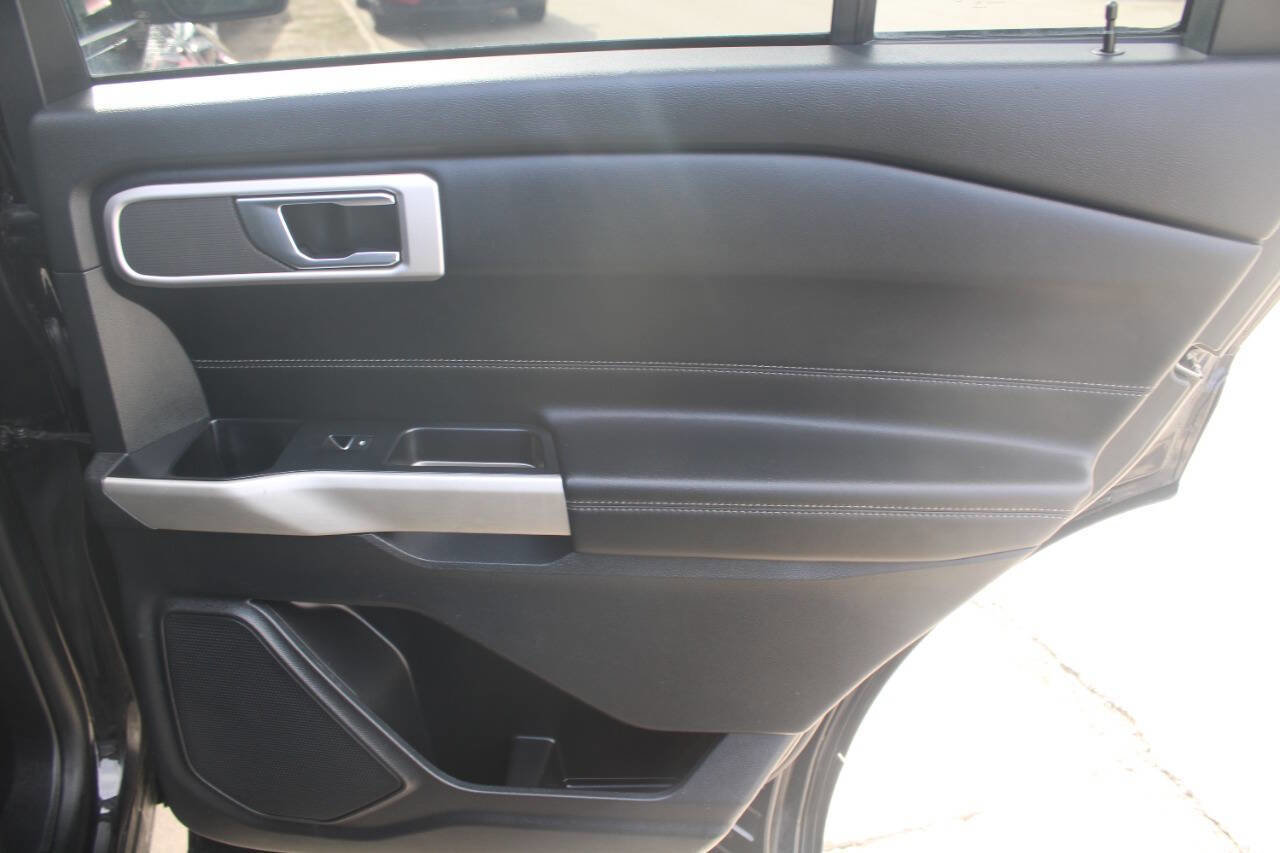 Used 2022 Ford Explorer XLT image 9