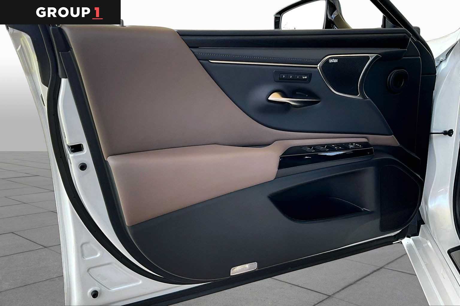 Certified 2024 Lexus ES 300h Ultra Luxury w/ Accessory Package (Z2) FWD image 19