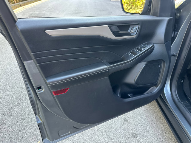 Used 2022 Ford Escape SE w/ SE Sport Appearance Package image 30