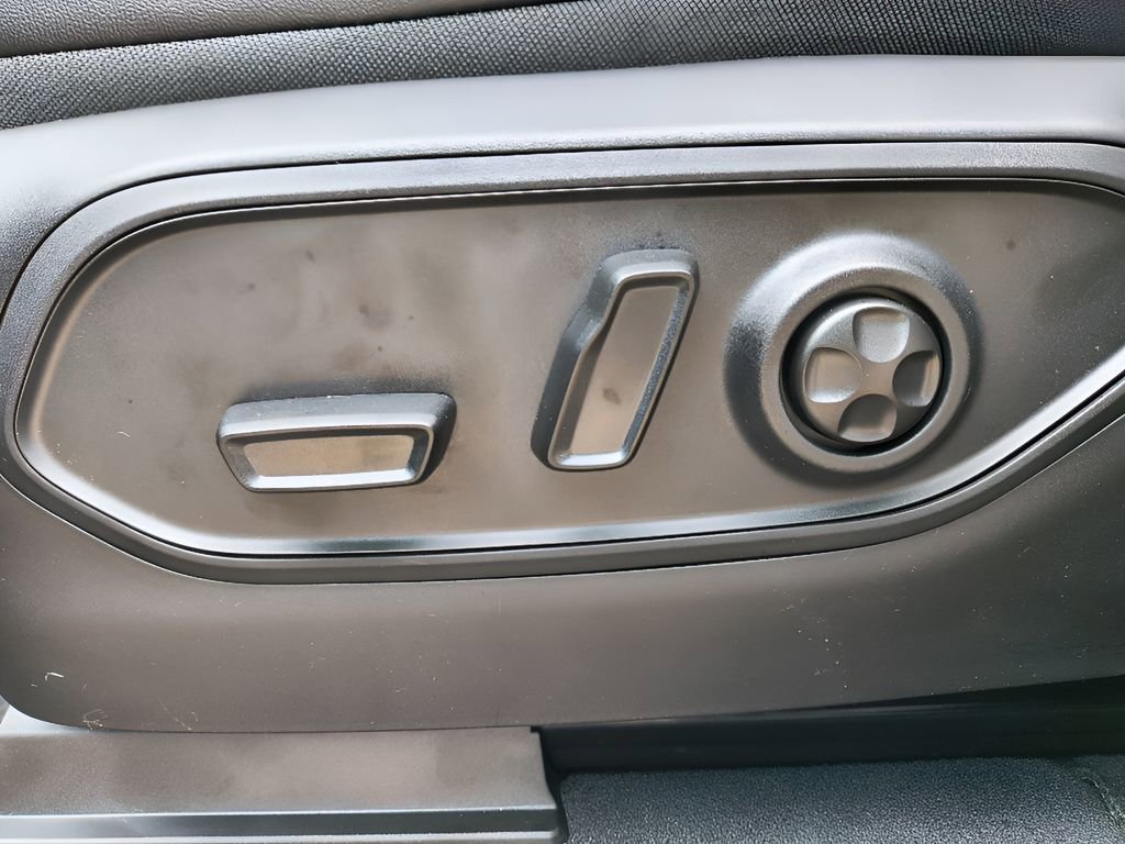 New 2025 Jeep Grand Cherokee Altitude image 15