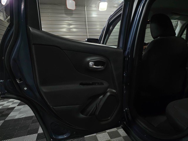 Used 2021 Jeep Renegade Latitude AWD/4WD image 32