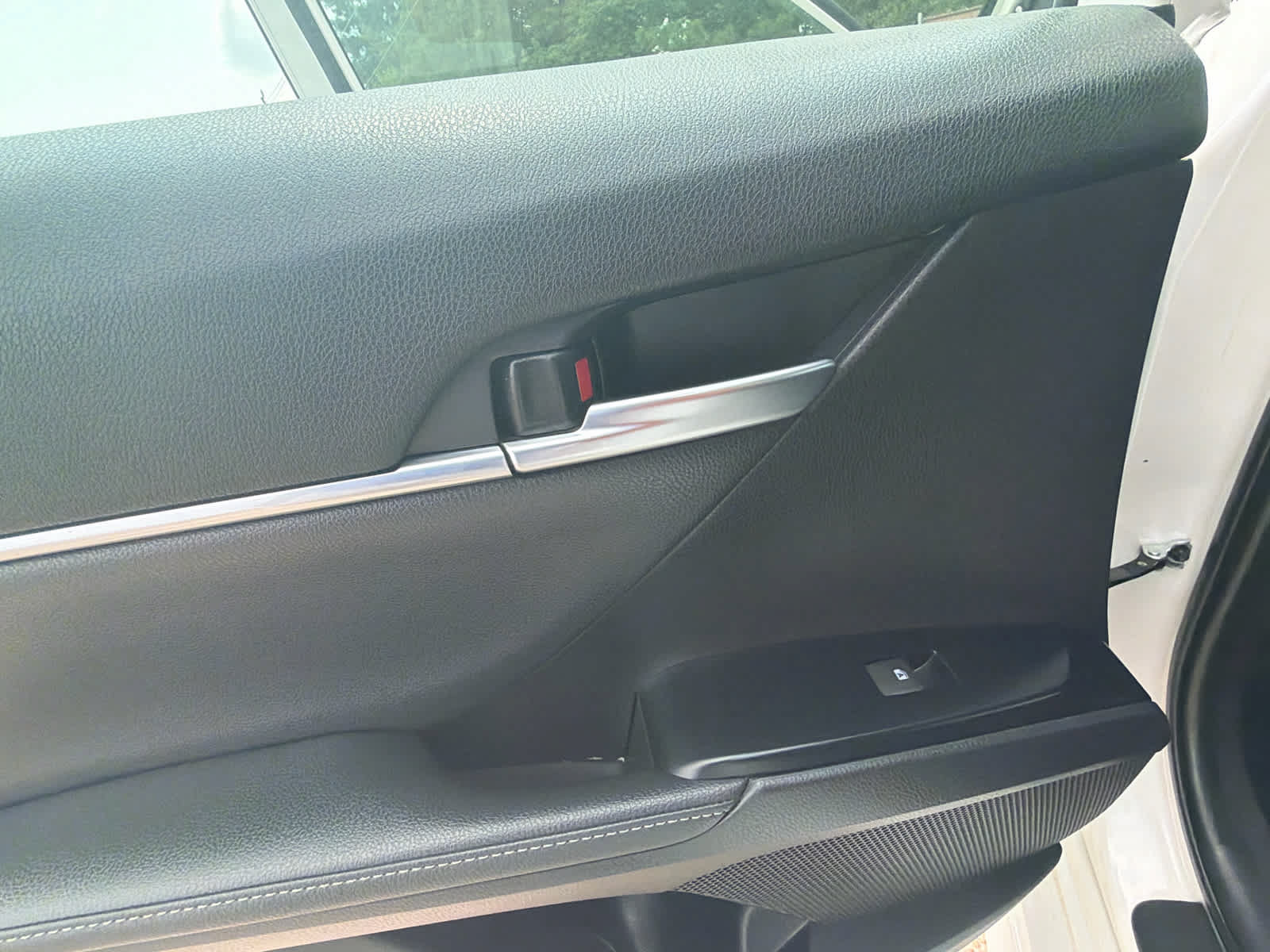 Used 2020 Toyota Camry XSE FWD image 33