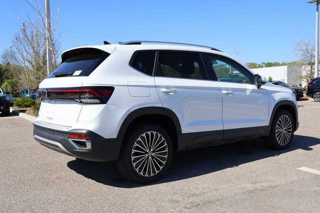 Certified 2025 Volkswagen Taos SE image 7