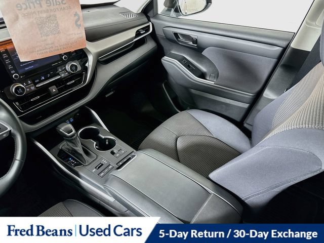 Used 2022 Toyota Highlander LE AWD/4WD image 27