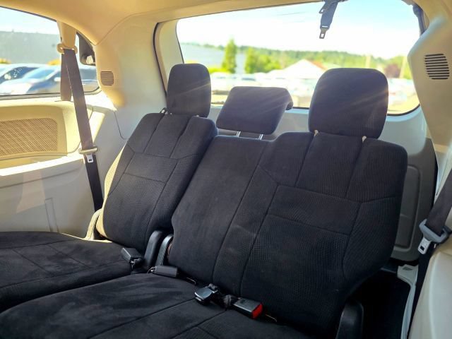 Used 2013 Dodge Grand Caravan SXT FWD image 45