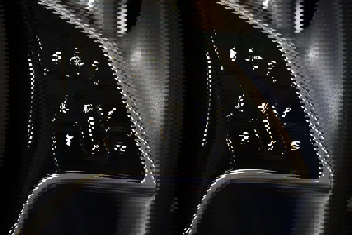 Used 2025 Mercedes-Benz E 350 4MATIC Sedan image 19