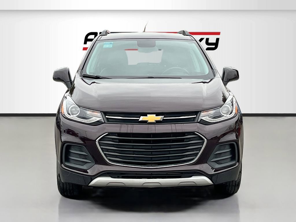 Used 2022 Chevrolet Trax LT w/ Driver Confidence Package image 2