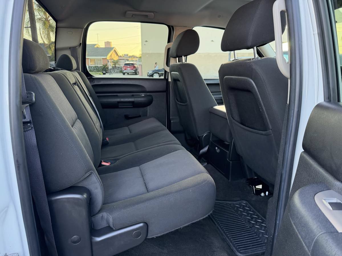 Used 2011 Chevrolet Silverado 1500 LT w/ Regional Value Package AWD/4WD image 29