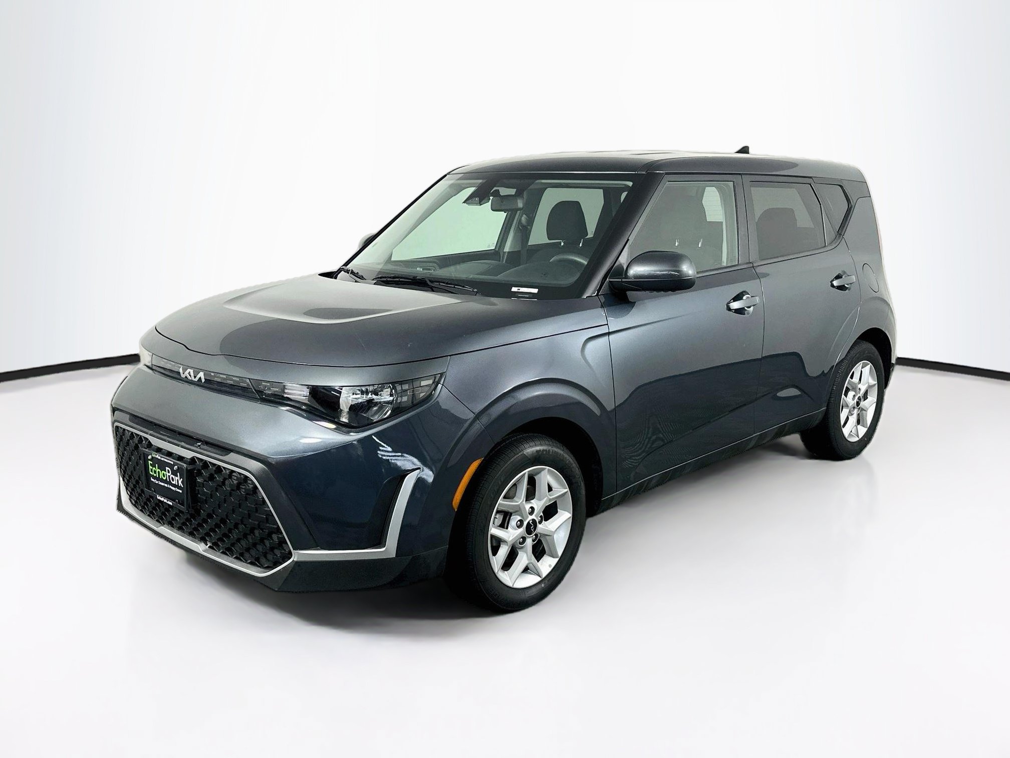 Used 2025 Kia Soul LX w/ LX Technology Package FWD image 3