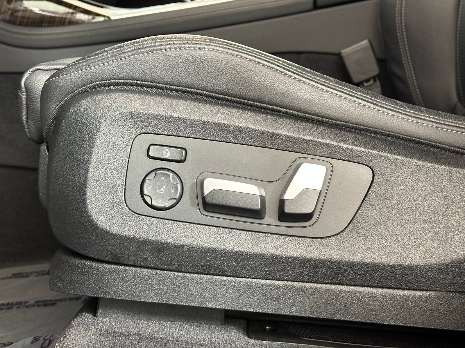 Used 2020 BMW X7 xDrive40i w/ M Sport Package image 8