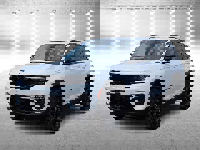 Used 2023 Jeep Grand Cherokee Limited w/ Black Appearance Package image 4