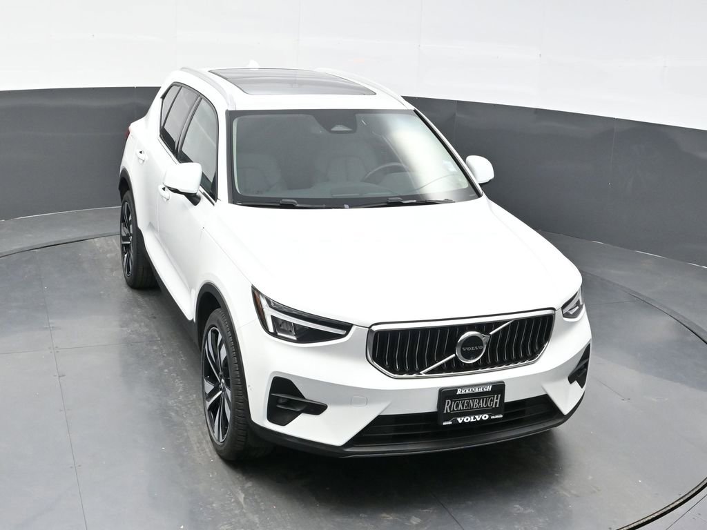 Used 2025 Volvo XC40 B5 Plus image 27
