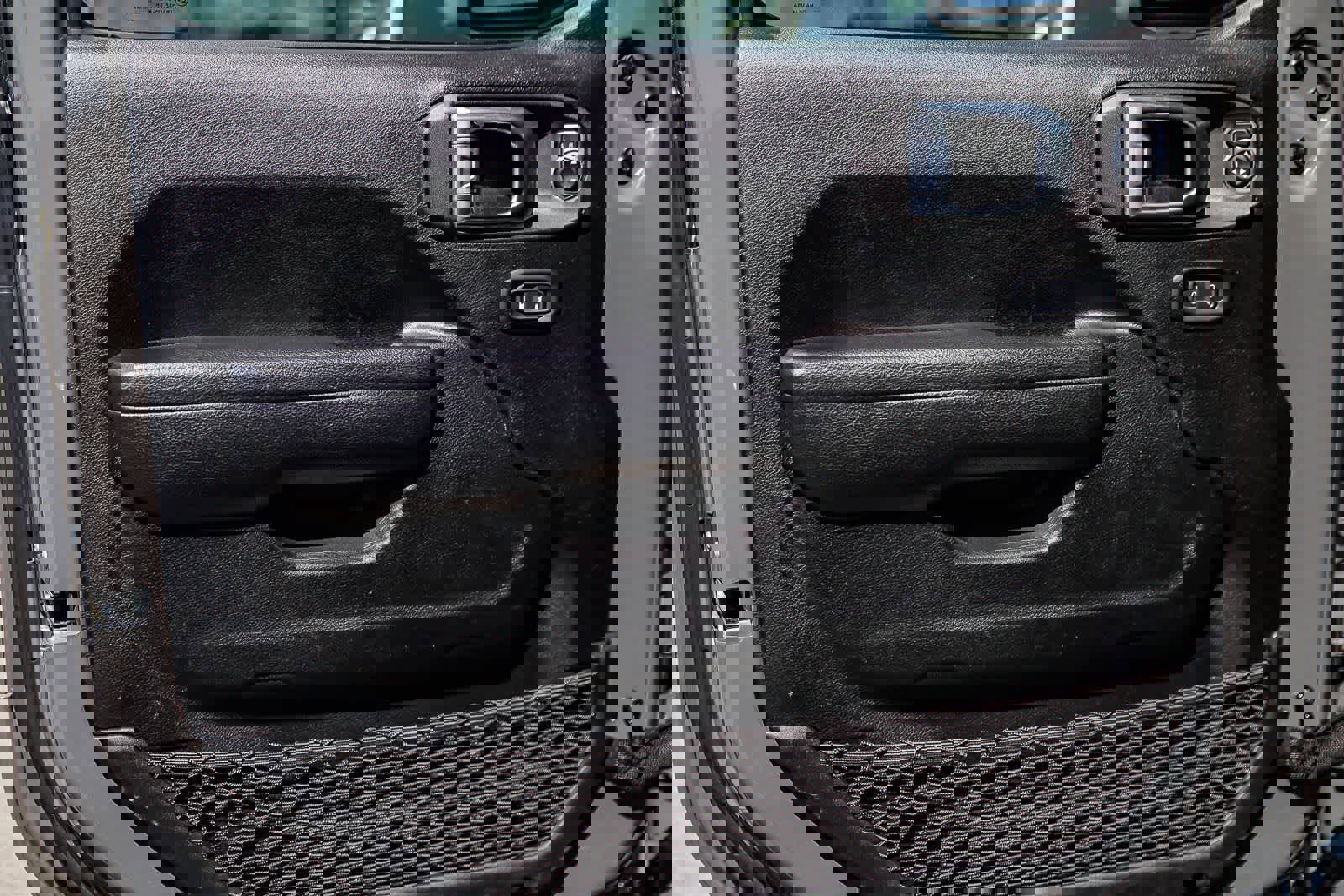 Used 2023 Jeep Wrangler Unlimited image 20