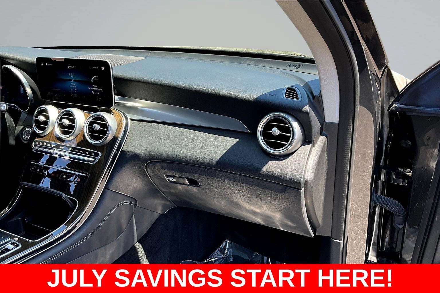 Used 2021 Mercedes-Benz GLC 300 w/ Premium Package image 33