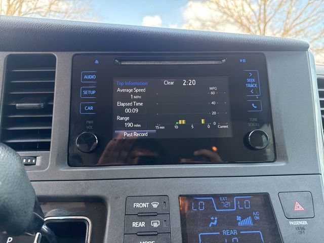 Used 2015 Toyota Sienna L image 26