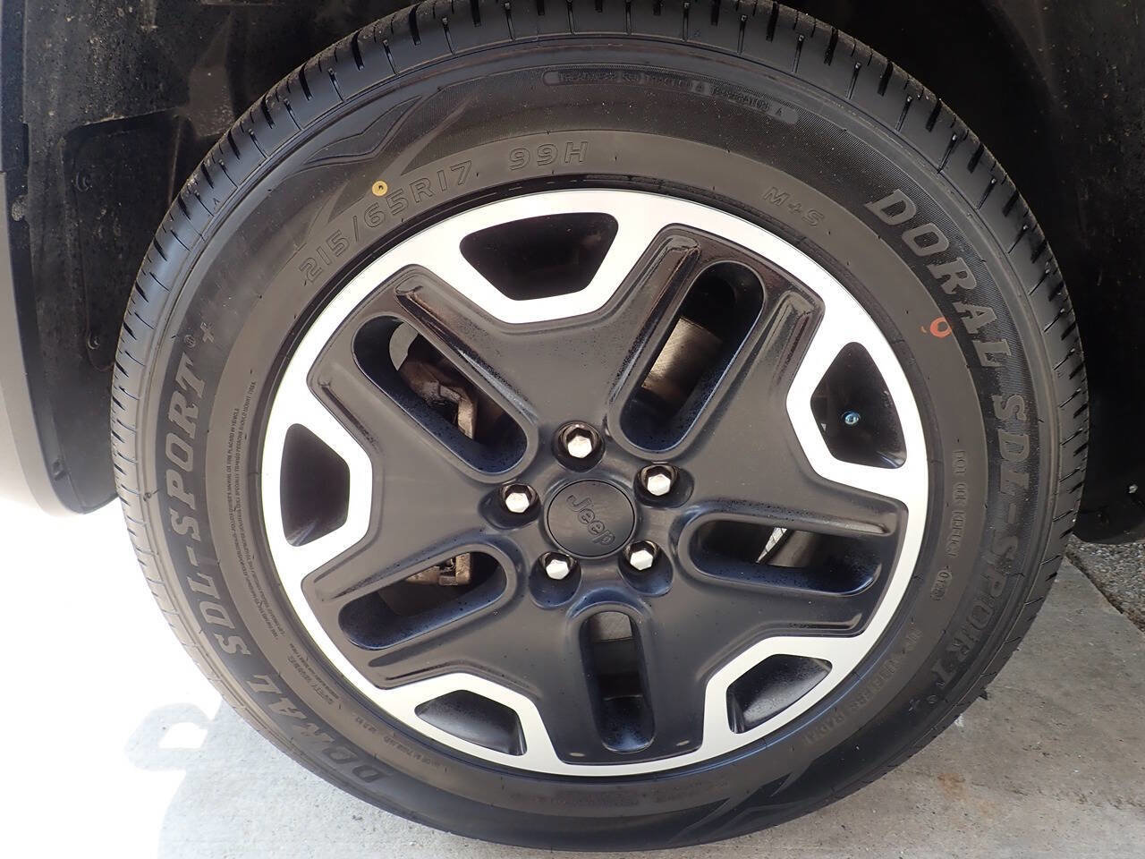 Used 2016 Jeep Renegade Trailhawk w/ Cold Weather Group image 37