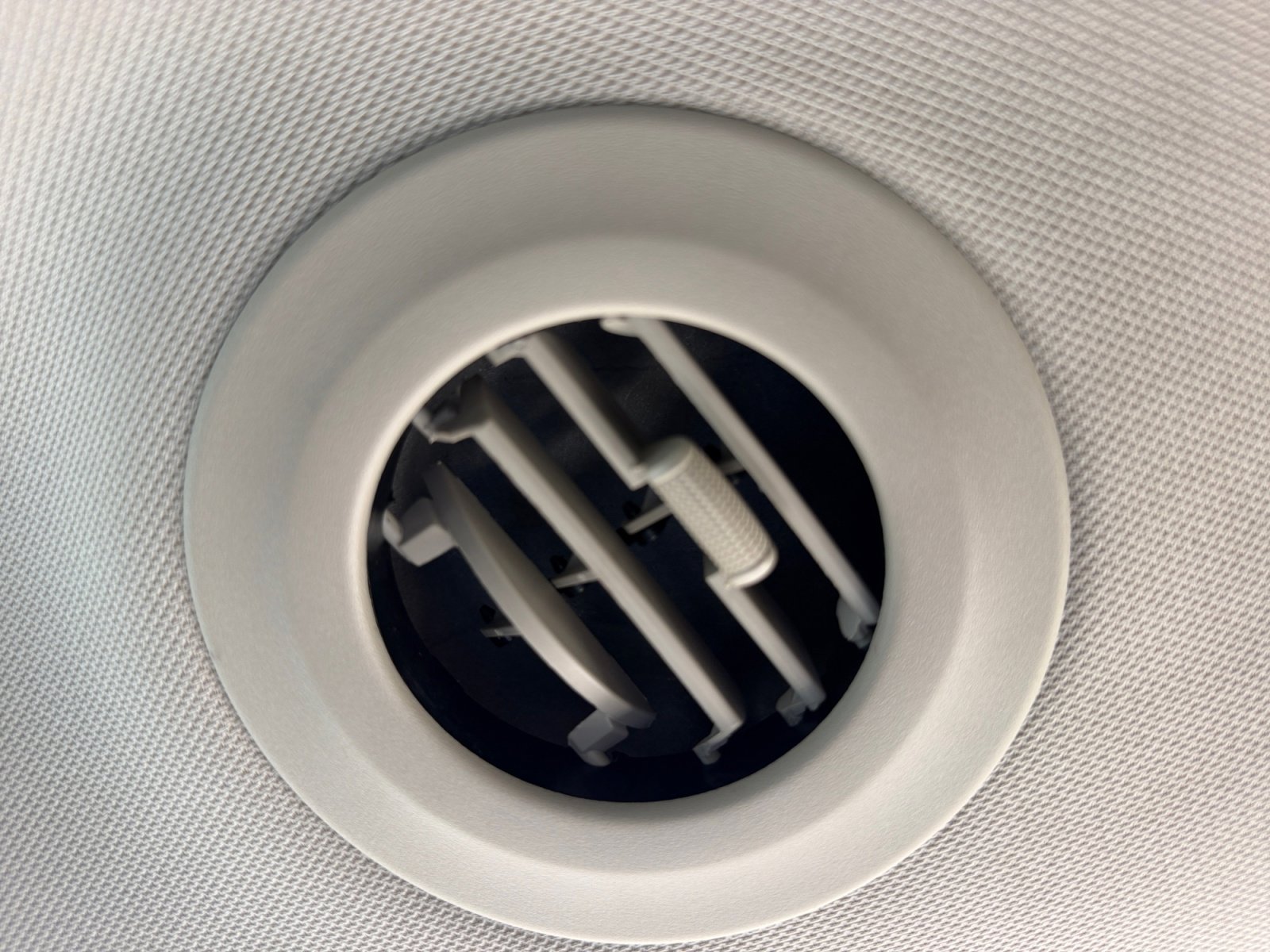 Used 2018 Chrysler Pacifica Limited FWD image 32