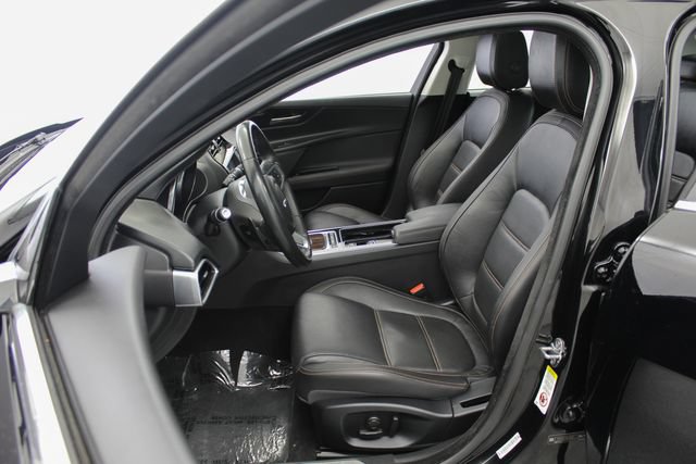 Used 2018 Jaguar XE Prestige AWD/4WD image 18