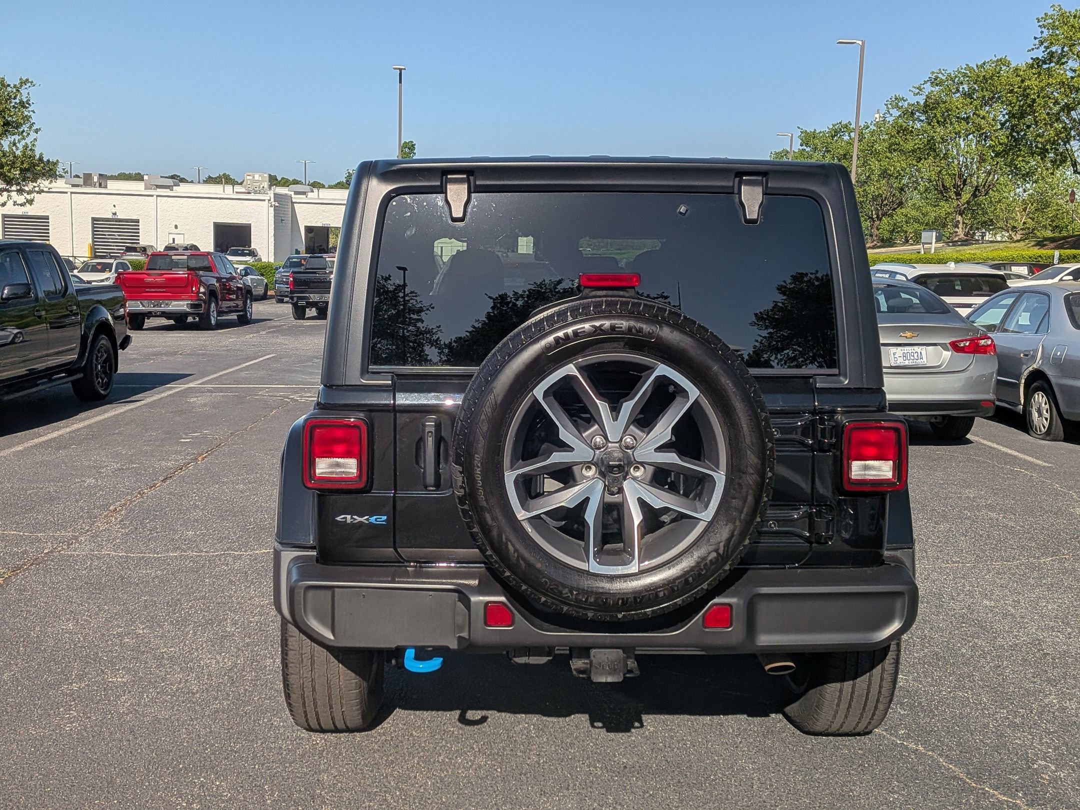 Used 2024 Jeep Wrangler Unlimited w/ Convenience Group AWD/4WD image 8