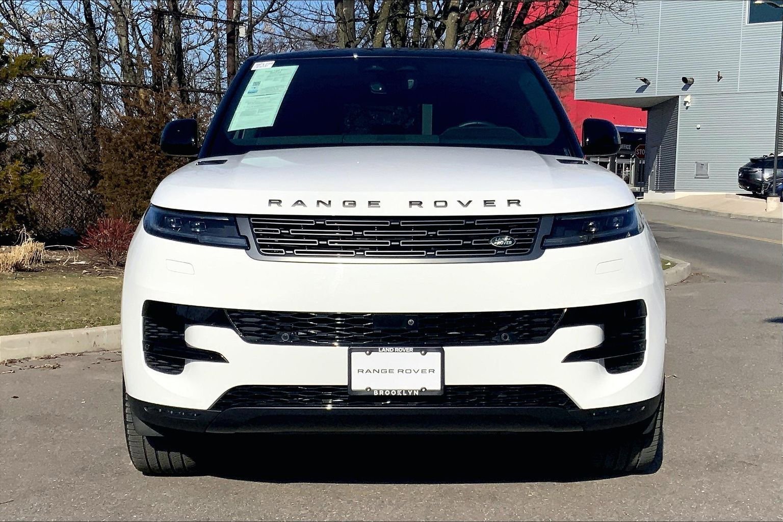 Used 2024 Land Rover Range Rover Sport SE image 3