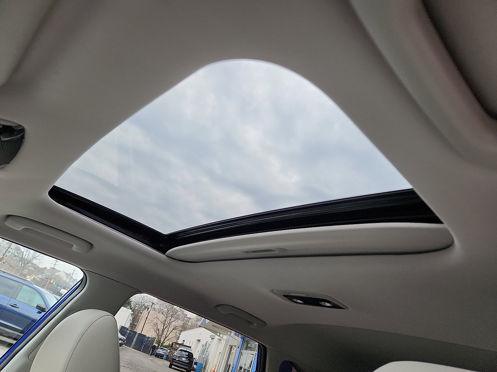 Used 2022 Kia Seltos SX w/ Sunroof Package image 14