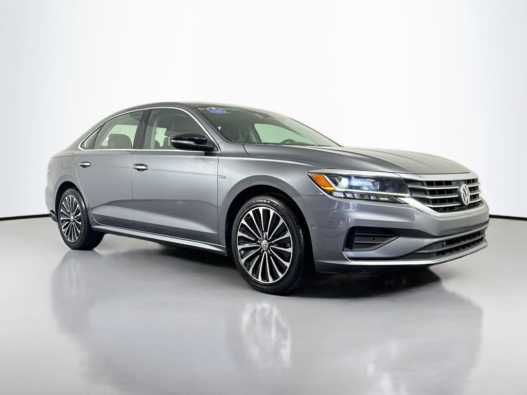Used 2022 Volkswagen Passat 2.0T FWD image 3