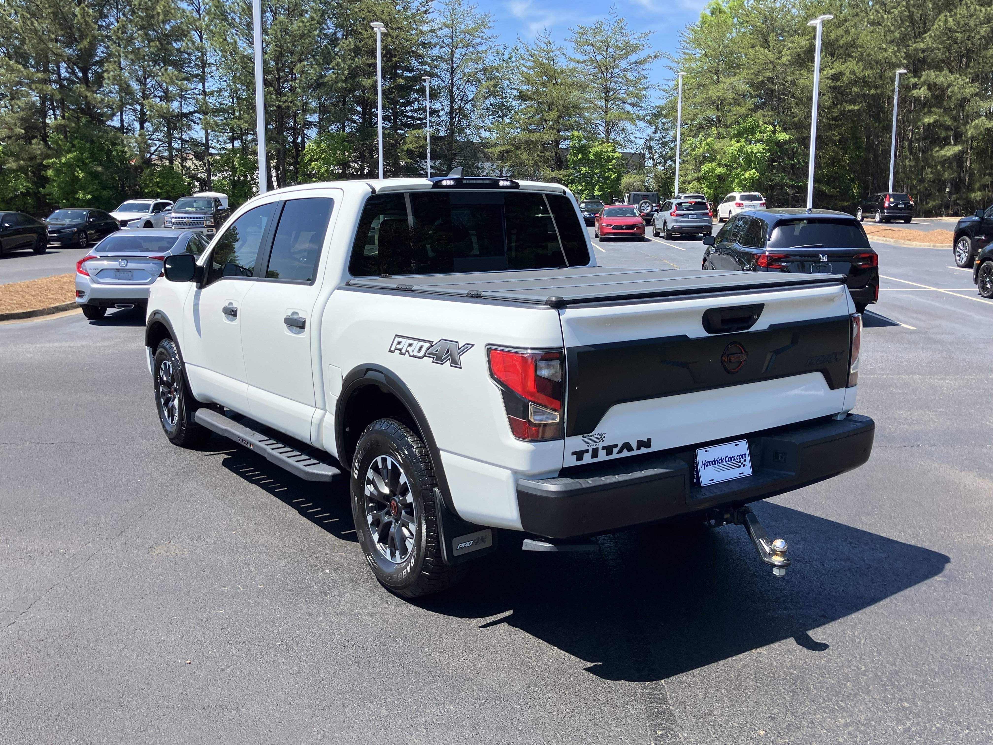 Used 2023 Nissan Titan PRO-4X w/ Pro-4x Convenience Package AWD/4WD image 8