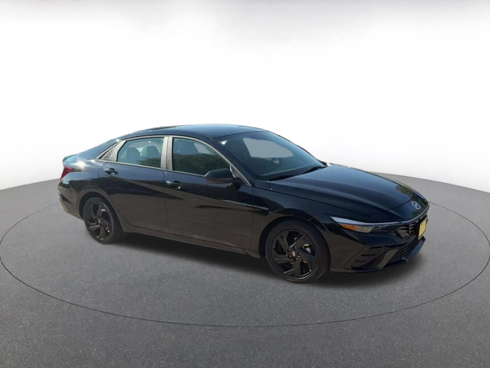 Used 2026 Hyundai Elantra Sport FWD image 2